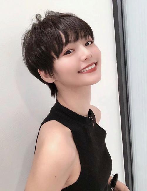 夏天什么发型最凉快_高马尾丸子头短发编发，男士可选寸头