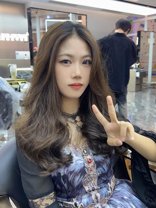 圆形脸适合什么发型女_刘海与设计显修长 圆形脸适合什么发型女_刘海与设计显修长