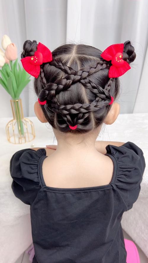 五角型脸适合什么样的发型_侧分或背头显柔和 五角型脸适合什么样的发型_侧分或背头显柔和