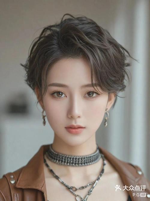 头小脸小适合什么发型_短发中长发,刘海内扣显协调 头小脸小适合什么发型_短发中长发,刘海内扣显协调