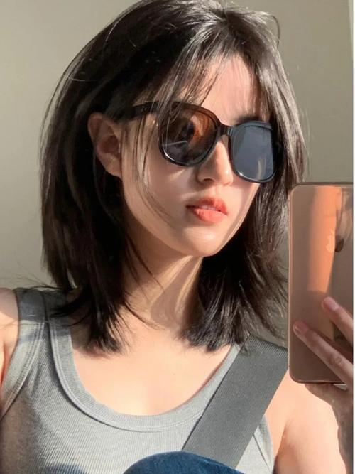 头太扁留什么发型好看_扁头女生巧用发型显圆润气质