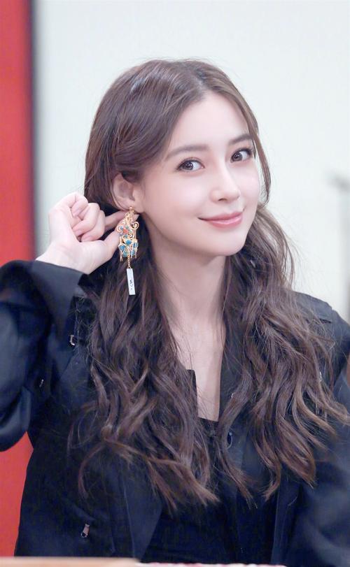 倒瓜子脸女生适合什么发型_瓜子脸发型搭配技巧,修饰脸型显气质 倒瓜子脸女生适合什么发型_瓜子脸发型搭配技巧,修饰脸型显气质