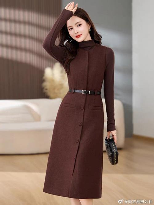 羊毛连衣裙的搭配图片_秋冬毛呢大衣配高领连衣裙,显气质又显瘦! 羊毛连衣裙的搭配图片_秋冬毛呢大衣配高领连衣裙,显气质又显瘦!