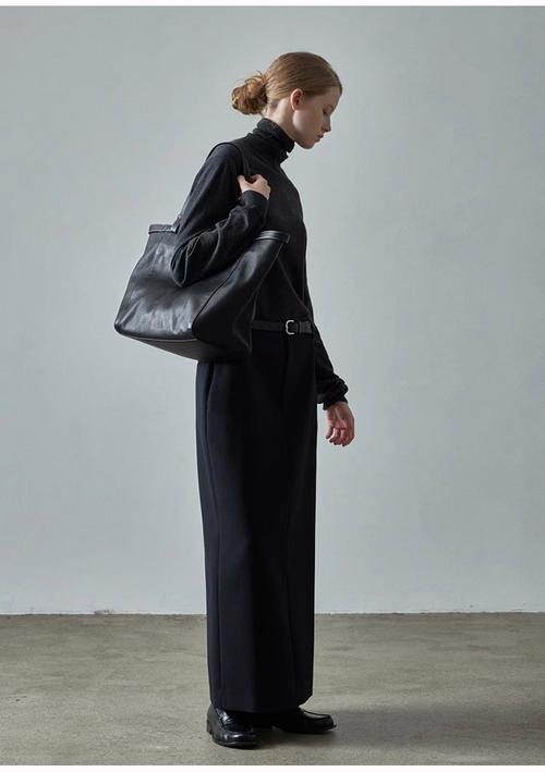 深灰色包臀裙上衣搭配_显瘦百搭时尚，配啥都好看！