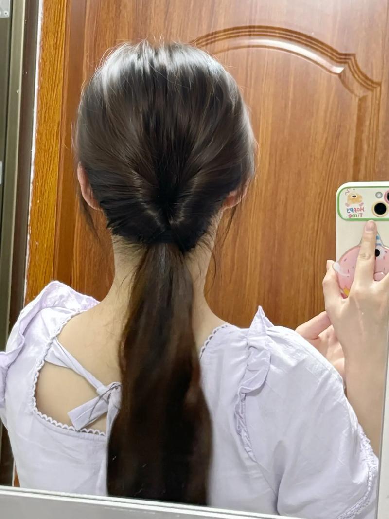 绑马尾掉头发正常吗_马尾扎太紧会脱发？别担心，教你预防！