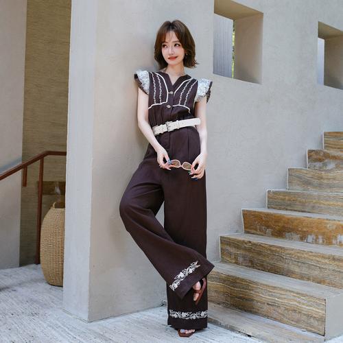 v领蕾丝连体裤怎么搭配_V领蕾丝连体裤,修身显气质,性感又高贵 v领蕾丝连体裤怎么搭配_V领蕾丝连体裤,修身显气质,性感又高贵