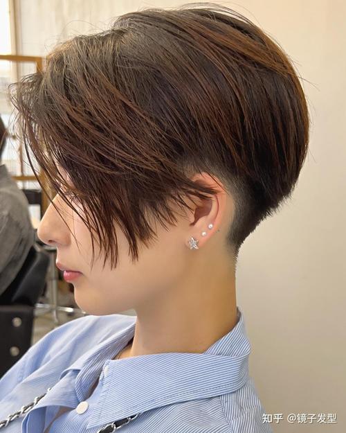 夏天不热的发型_夏季清爽扎发,公主风高马尾显甜美! 夏天不热的发型_夏季清爽扎发,公主风高马尾显甜美!