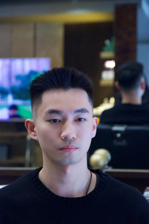 碎平头发型_清爽利落，百搭易打理的男士新潮发型