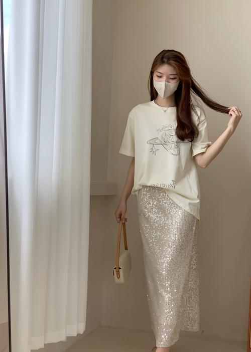 香槟色裙子搭配图片_显白百搭,低调奢华好选择 香槟色裙子搭配图片_显白百搭,低调奢华好选择