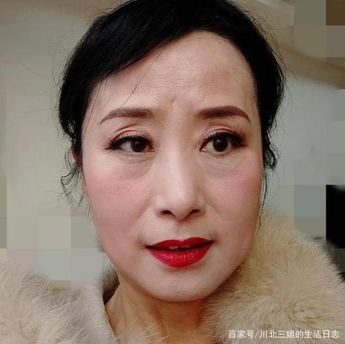 中年女人化妆_自然提亮显气质 中年女人化妆_自然提亮显气质