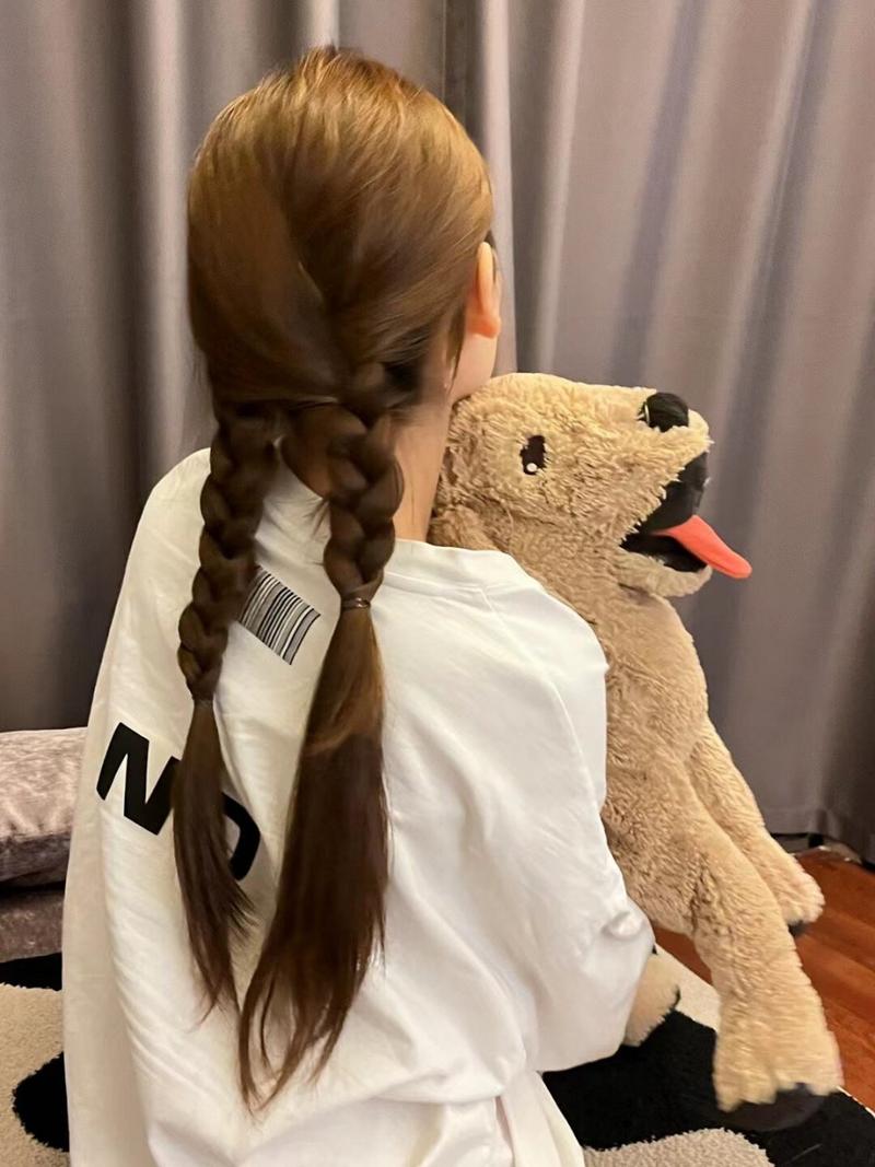 低双麻花辫怎么扎好看_清新文艺或随性时尚