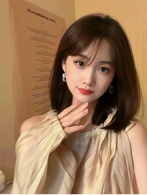 脸小的适合什么发型_避开陷阱显气质