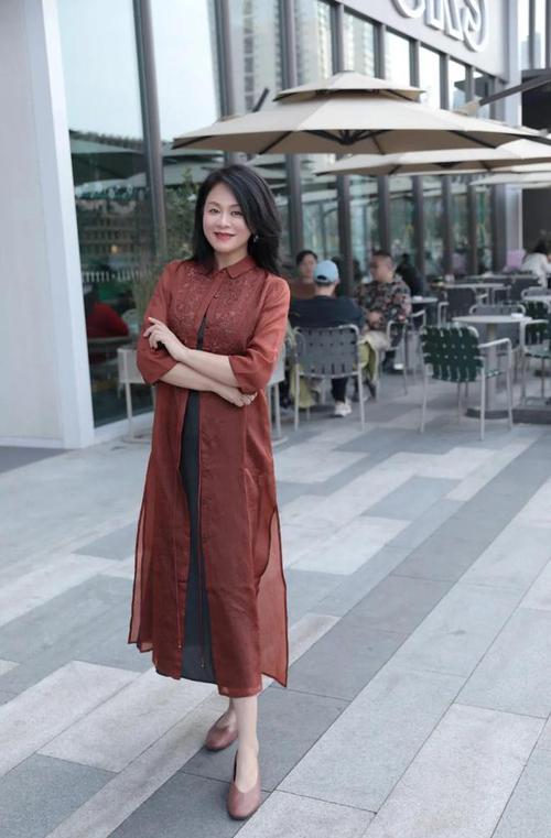 香云纱怎么搭配不老气_现代剪裁显年轻