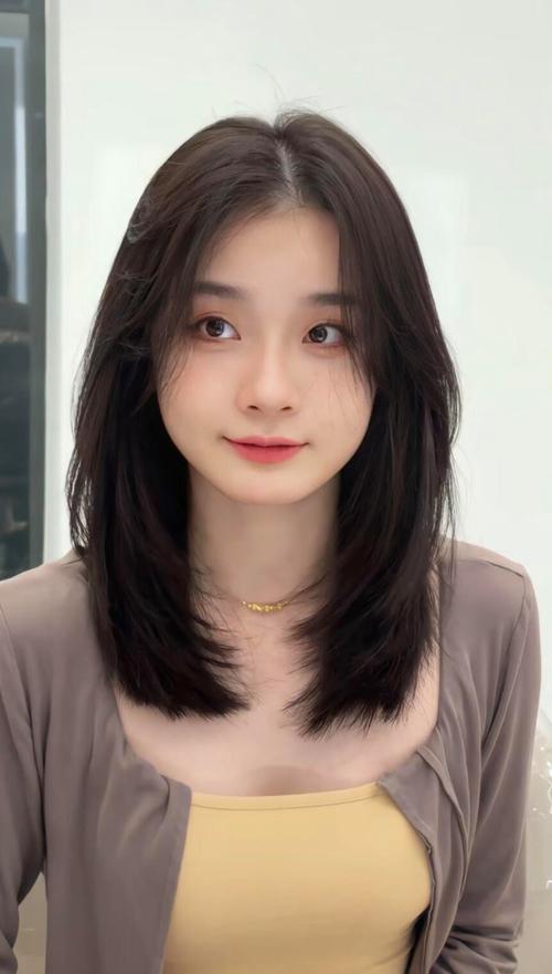 脸长女生适合的发型_蓬松层次刘海锁骨发 脸长女生适合的发型_蓬松层次刘海锁骨发
