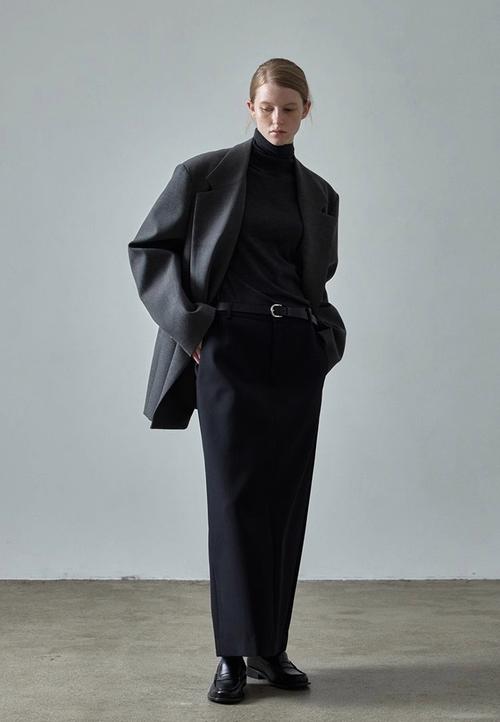 深灰色包臀裙怎么搭配_深灰包臀裙怎么搭?显气质百搭秘籍 深灰色包臀裙怎么搭配_深灰包臀裙怎么搭?显气质百搭秘籍