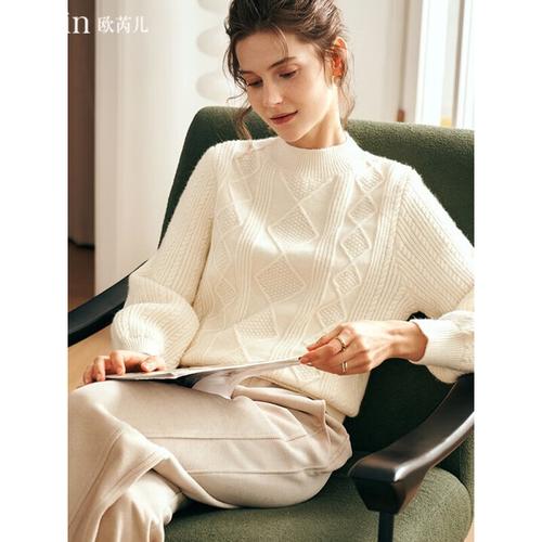 杏白色毛衣配什么外套_休闲正式任你选