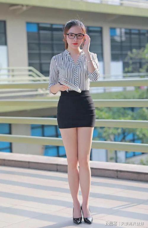 长包臀裙配什么鞋好看_长包臀裙配高跟鞋,通勤柔美显气质 长包臀裙配什么鞋好看_长包臀裙配高跟鞋,通勤柔美显气质