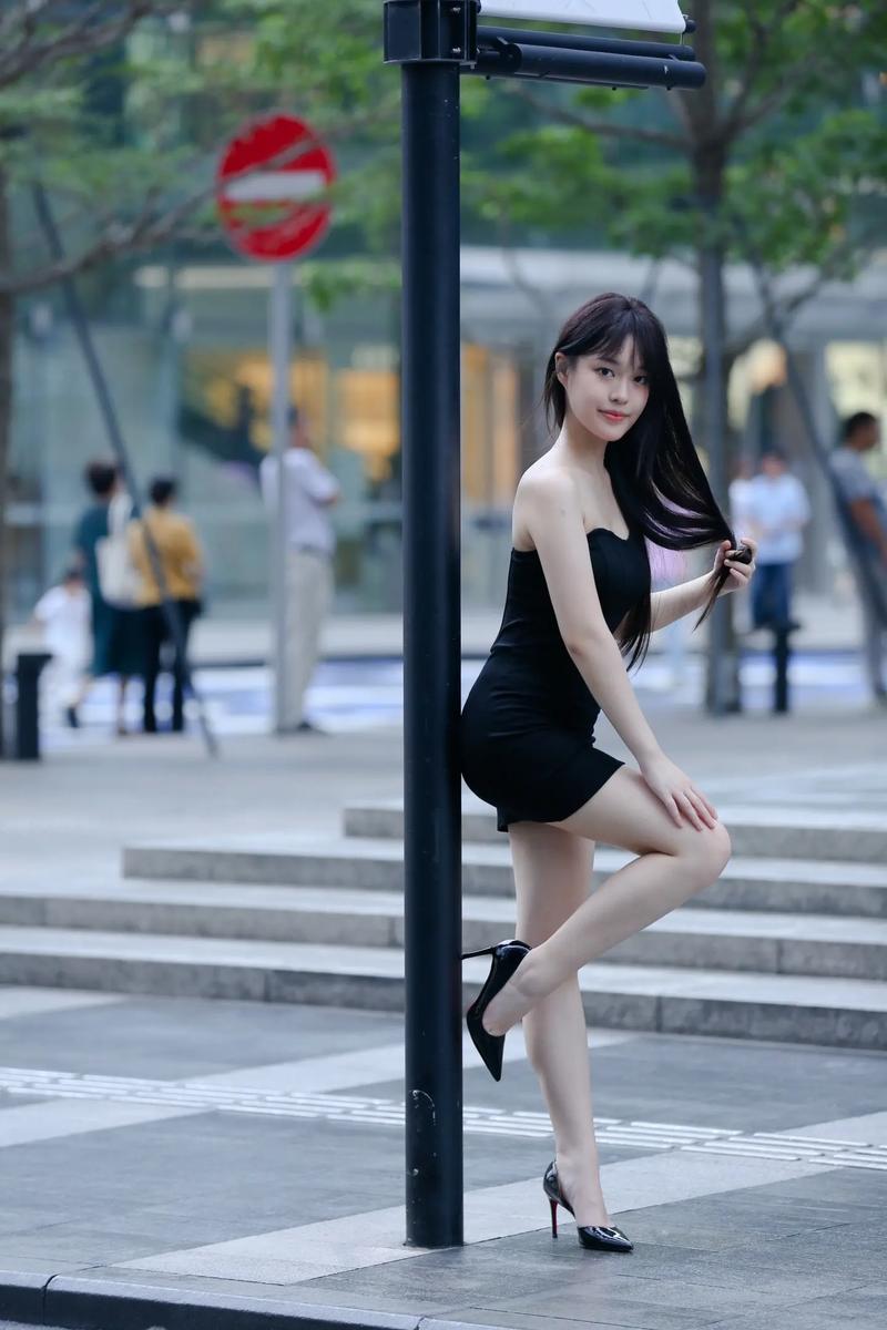 黑包臀裙搭配上衣图片_显瘦性感,职场约会皆可搭 黑包臀裙搭配上衣图片_显瘦性感,职场约会皆可搭