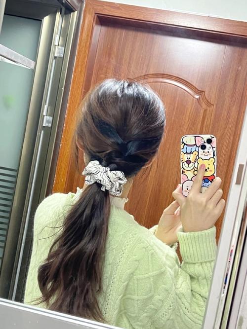 韩系慵懒风低马尾扎法_低马尾发型,时尚又百搭,轻松展现你的个性魅力! 韩系慵懒风低马尾扎法_低马尾发型,时尚又百搭,轻松展现你的个性魅力!