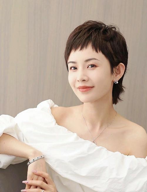 夏天凉爽发型_夏天短发清爽时尚,打理方便还好看! 夏天凉爽发型_夏天短发清爽时尚,打理方便还好看!