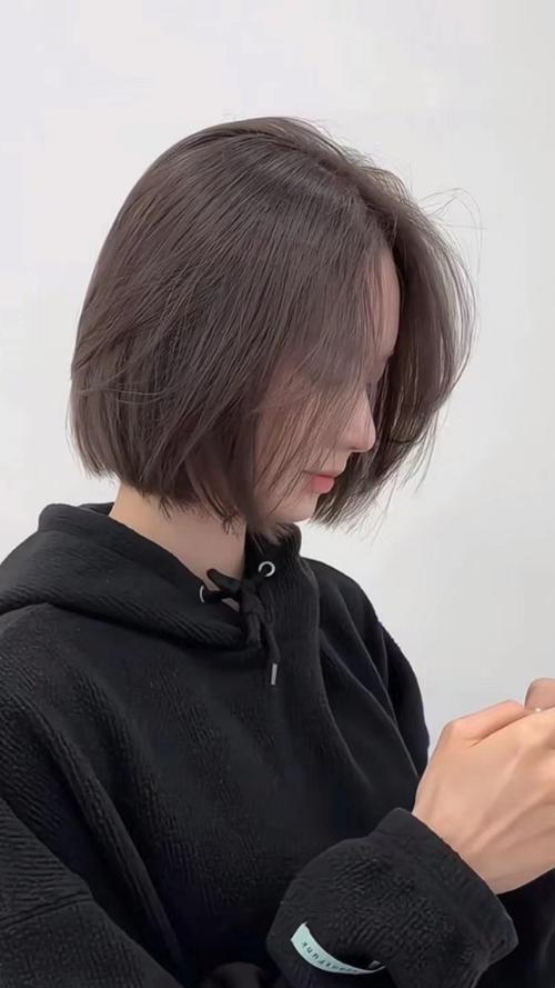 夏天适合的发型_海滩卷半披肩发顺滑长发锋利短发时尚马尾蓬松发髻麻花辫松散侧马尾 夏天适合的发型_海滩卷半披肩发顺滑长发锋利短发时尚马尾蓬松发髻麻花辫松散侧马尾