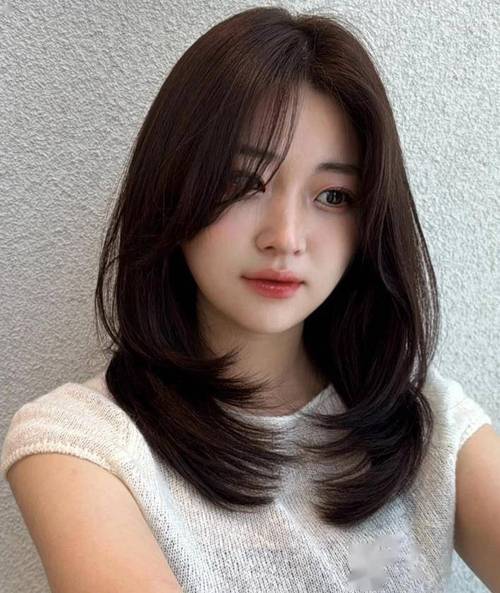 椭圆脸的10个最佳发型女_椭圆脸发型多，短发中长发都好看！