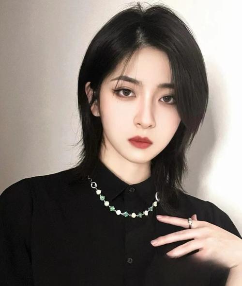 头有点尖适合什么发型_头型偏尖？发型小妙招来啦！