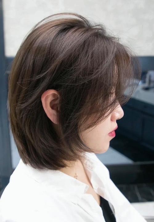 短圆脸适合什么发型女_修饰脸型,展现个人魅力 短圆脸适合什么发型女_修饰脸型,展现个人魅力