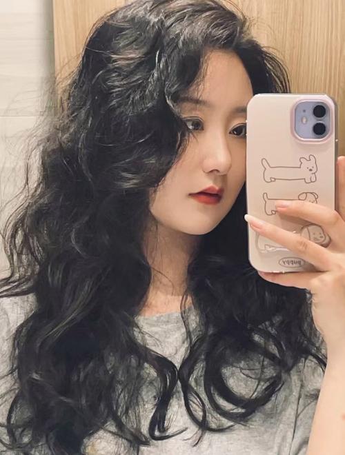 长方脸适合什么发型_刘海微卷显柔和 长方脸适合什么发型_刘海微卷显柔和