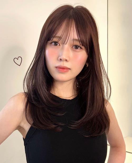 心形脸适合的发型_修饰脸型显气质 心形脸适合的发型_修饰脸型显气质