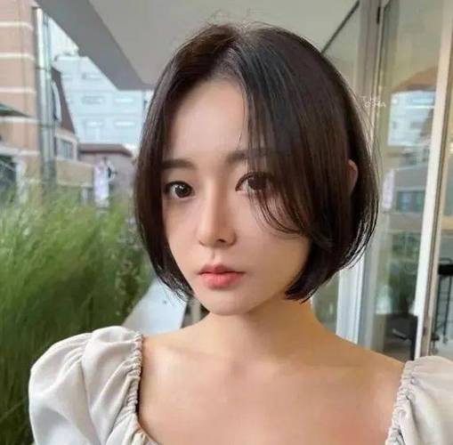 凸嘴适合什么发型_中分侧分短发刘海,波波头或寸头显个性 凸嘴适合什么发型_中分侧分短发刘海,波波头或寸头显个性