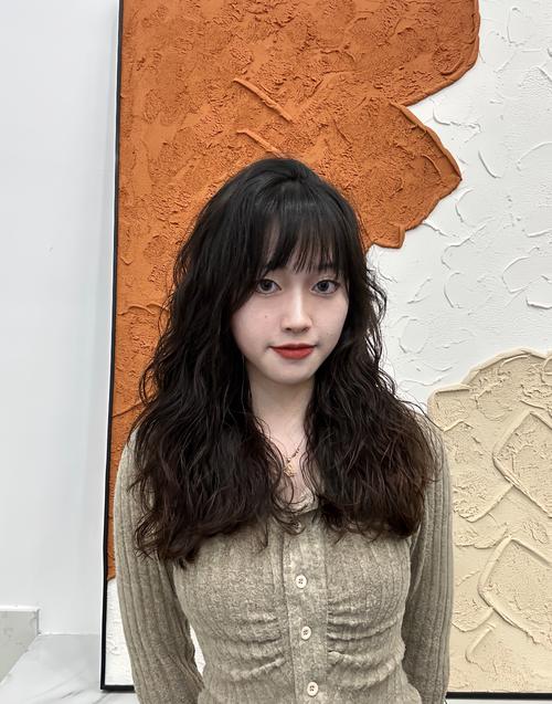 长型脸适合什么发型_刘海卷发显脸小 长型脸适合什么发型_刘海卷发显脸小