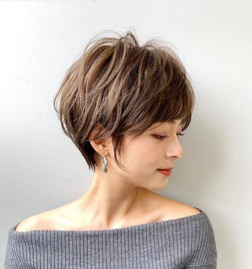 梨形脸女生适合的发型_梨形脸巧用发型显脸小