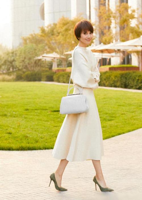 中年女性适合的发型_显年轻活力,打理方便洋气 中年女性适合的发型_显年轻活力,打理方便洋气