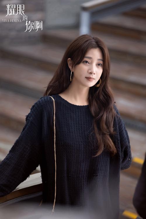 有美人尖适合什么发型_显脸小又好看! 有美人尖适合什么发型_显脸小又好看!