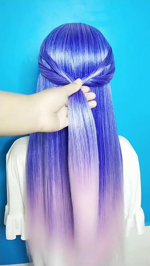 方形脸扎什么头最适合_方形脸女生巧用高马尾蓬松编发丸子头柔化脸型