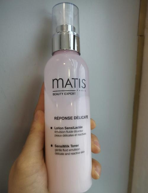 洗完脸后先涂水还是乳_肤质决定护肤顺序,油皮先水后乳,干皮先乳后水 洗完脸后先涂水还是乳_肤质决定护肤顺序,油皮先水后乳,干皮先乳后水