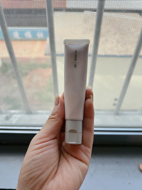 不化妆直接涂BB霜可以吗_BB霜非裸妆必备，护肤后使用更佳