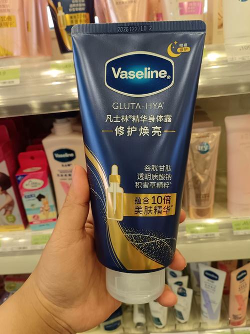 凡士林身体乳可以涂脸吗_身体乳应急擦脸可，长期替代面霜需谨慎