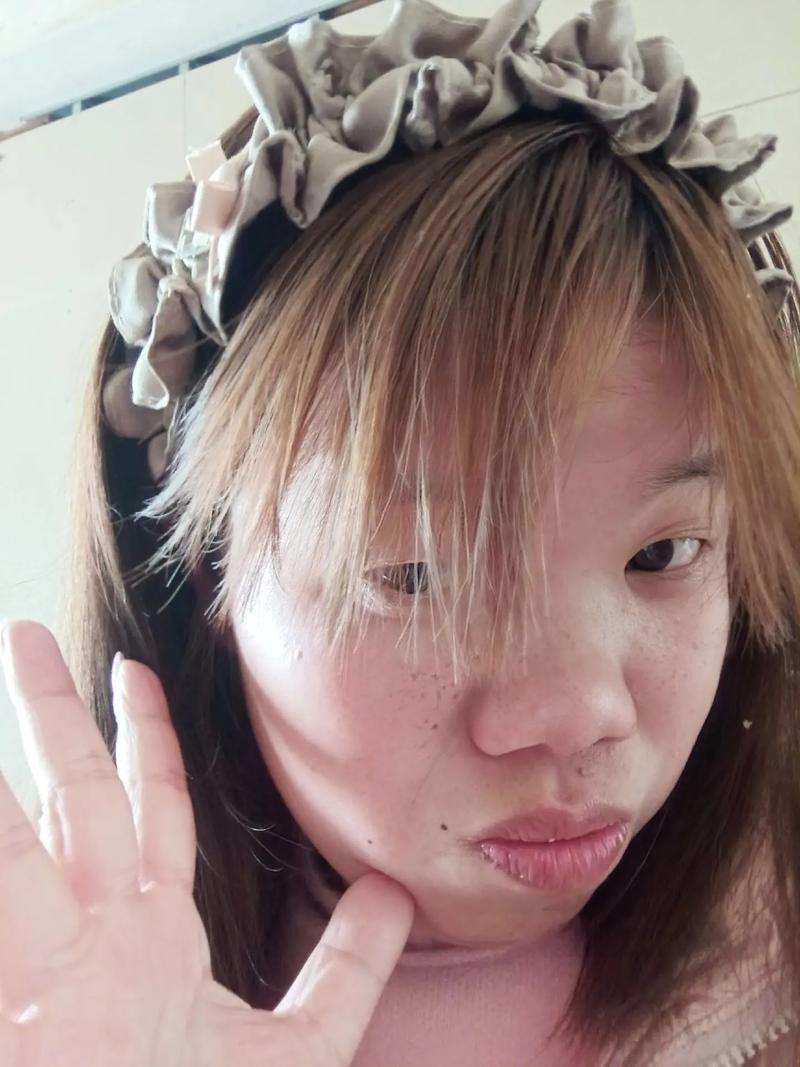 不爱化妆的女人的性格_素颜自信，享受生活，真实迷人