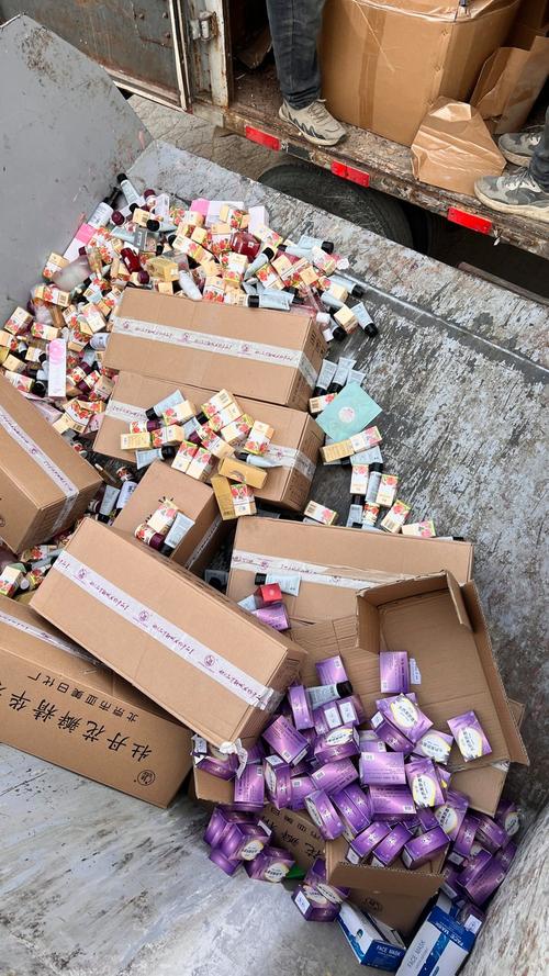 大量过期化妆品处理_过期化妆品这样扔，健康环保！