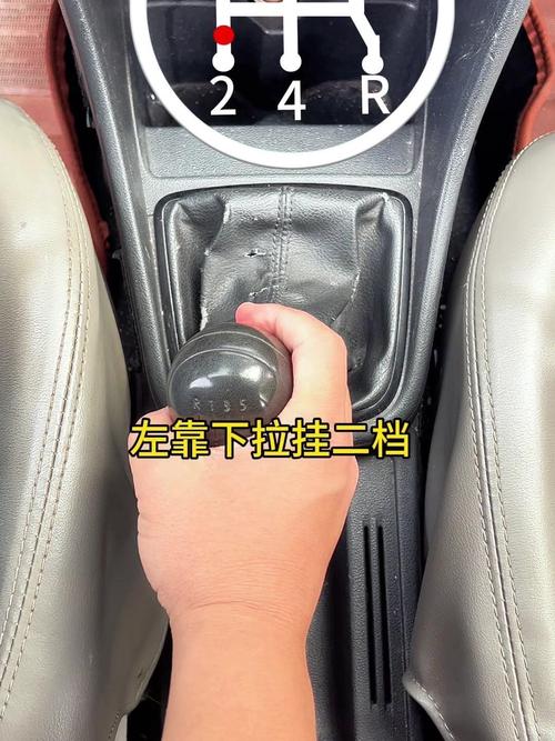 挂挡的正确步骤_手动挡先练熟档位离合，自动挡注意P档停稳