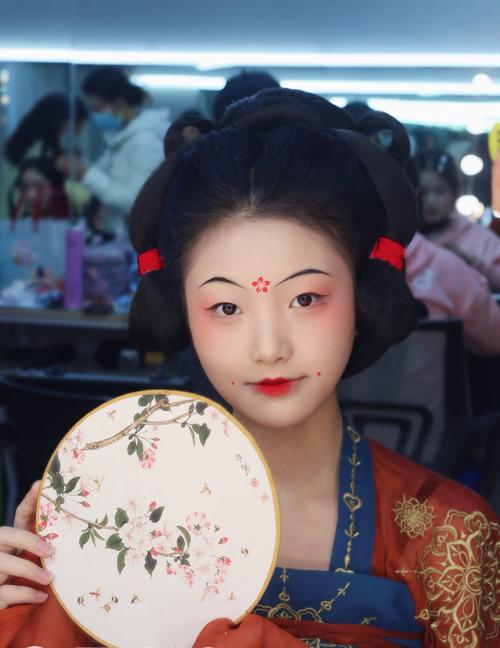 唐代女性的化妆步骤_从清丽到奢靡的变迁