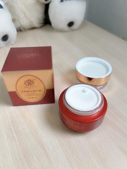 遮皱纹用什么化妆品_保湿护肤品选对成分，减纹抗老修护好！