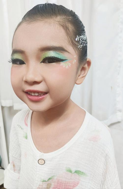 我的美丽时光化妆很简单_底妆肤色匹配,眼唇细节打造美丽妆容 我的美丽时光化妆很简单_底妆肤色匹配,眼唇细节打造美丽妆容