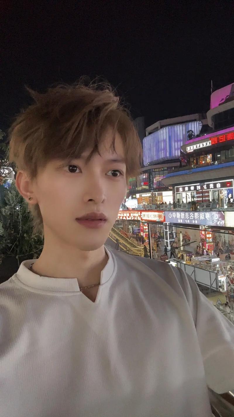 我去弄了个时兴的发型_秀莲新发型引发经典讨论 我去弄了个时兴的发型_秀莲新发型引发经典讨论