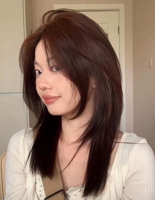 脸又长又宽适合的发型36岁_侧分蛋卷刘海显气质,修饰长圆脸 脸又长又宽适合的发型36岁_侧分蛋卷刘海显气质,修饰长圆脸