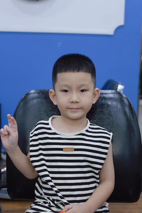 68岁小帅哥发型寸头_寸头显精神,背头显稳重 68岁小帅哥发型寸头_寸头显精神,背头显稳重