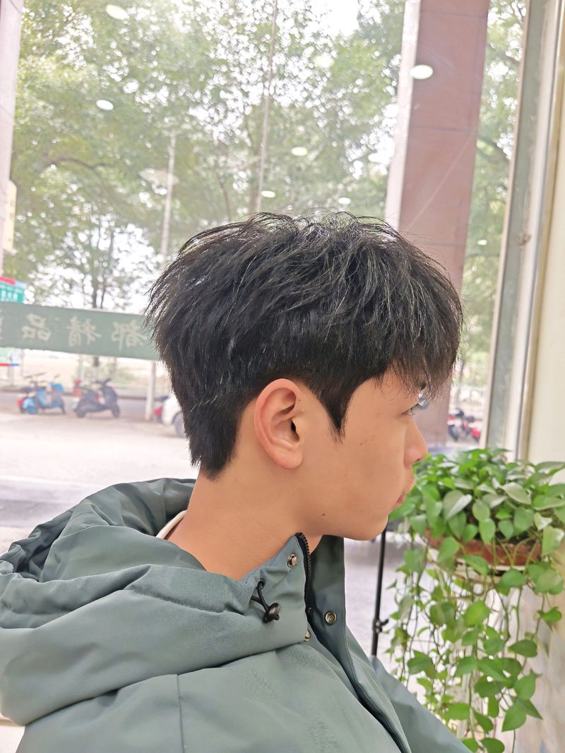 前高中低后饱满男士发型_2025男士流行前高中低后饱满发型,个性十足显年轻! 前高中低后饱满男士发型_2025男士流行前高中低后饱满发型,个性十足显年轻!