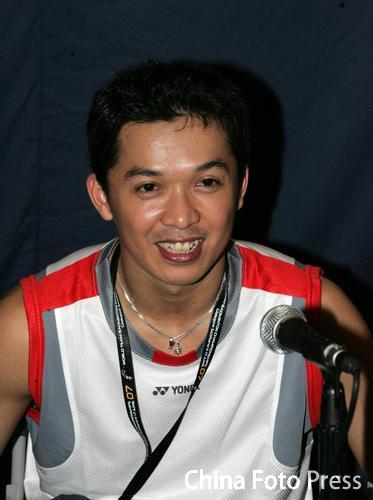 陶菲克的发型是烫的还是直的_陶菲克新发型，个性十足！